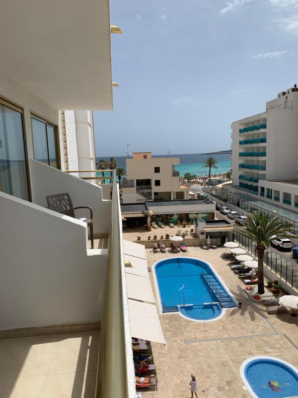 Double or Twin Room with Side Sea View image 4