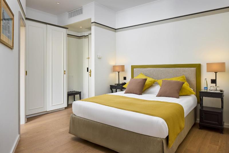 Classic Double Room image 4