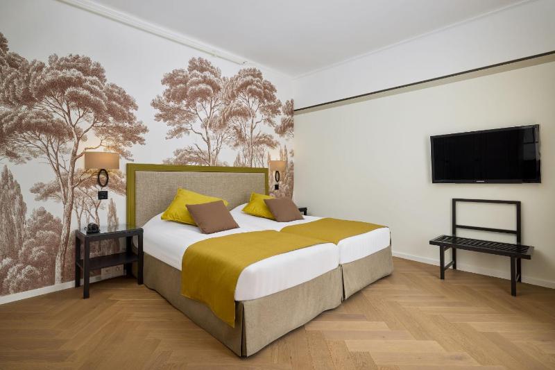 Classic Twin Room image 3