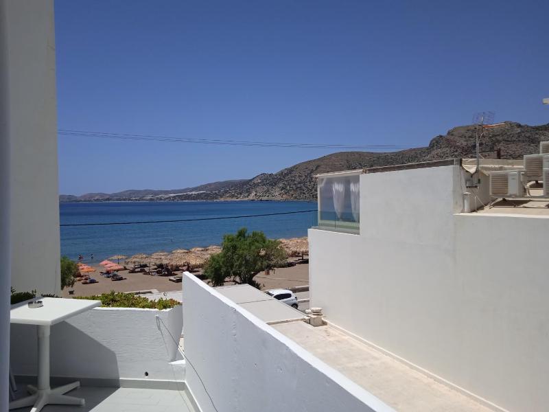 Quadruple Room with Sea View image 4