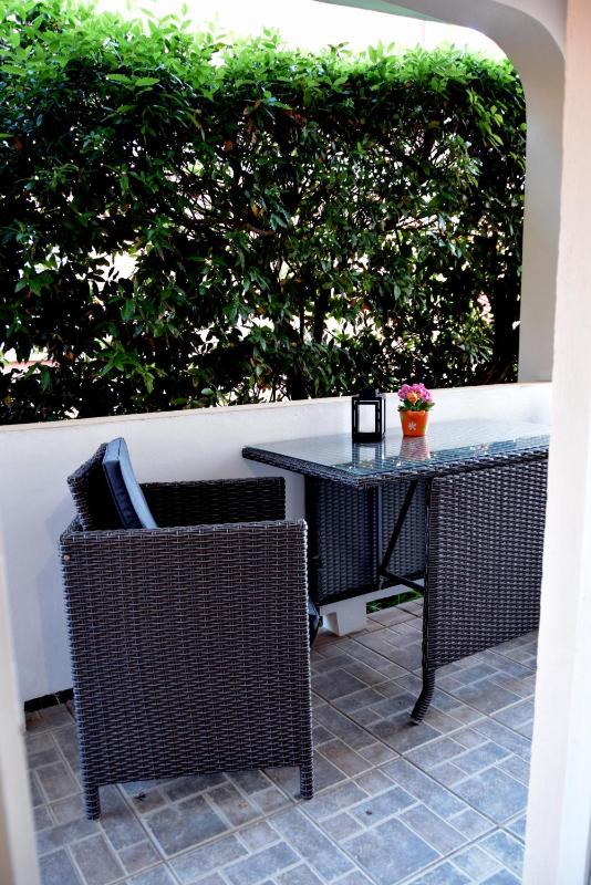 One-Bedroom Apartment with Garden View image 2