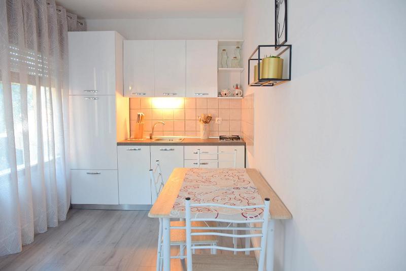 One-Bedroom Apartment with Garden View image 3