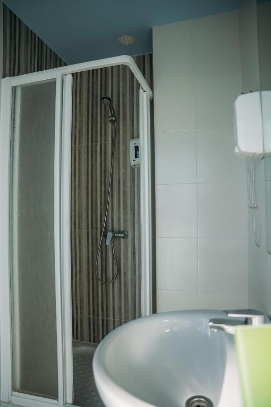 Double Room with Sea View image 4