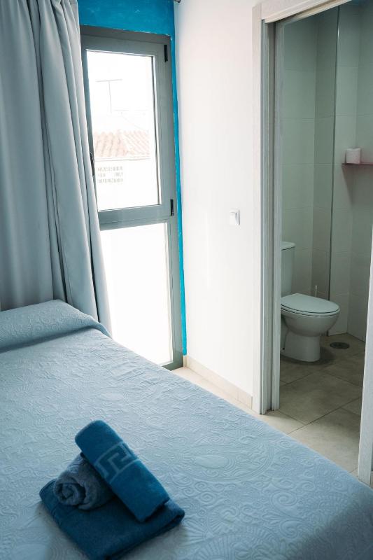 Single Room with Partial Sea View image 3