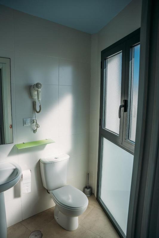 Double Room with Sea View image 4