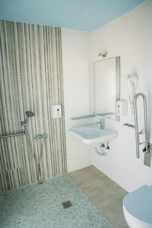 Double Room with Sea View image 2