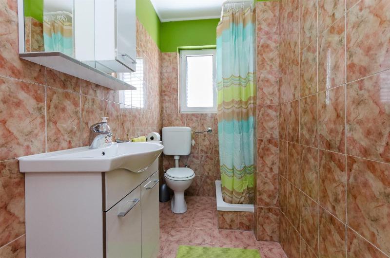 One-Bedroom Apartment image 3