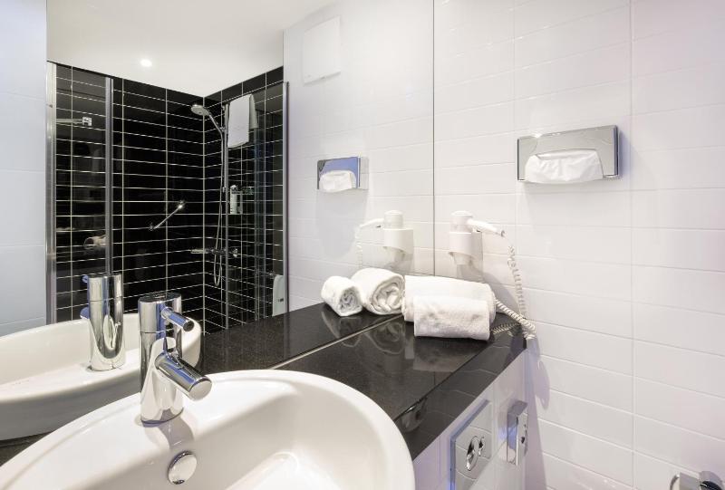 Standard Room image 4