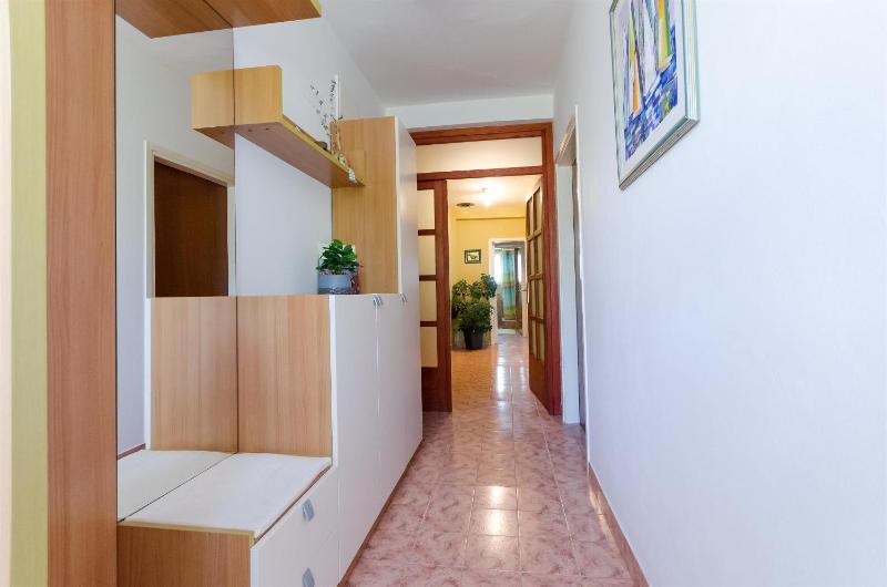 One-Bedroom Apartment image 2