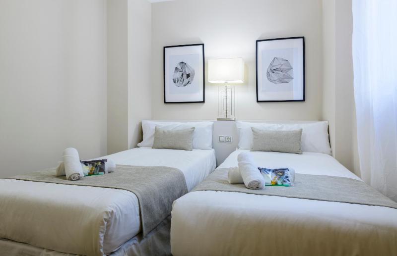 Two-Bedroom Apartment with Balcony (6 Adults) image 3