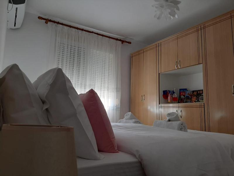 One-Bedroom Apartment image 2