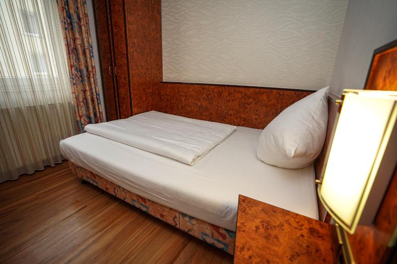 Single Room image 3