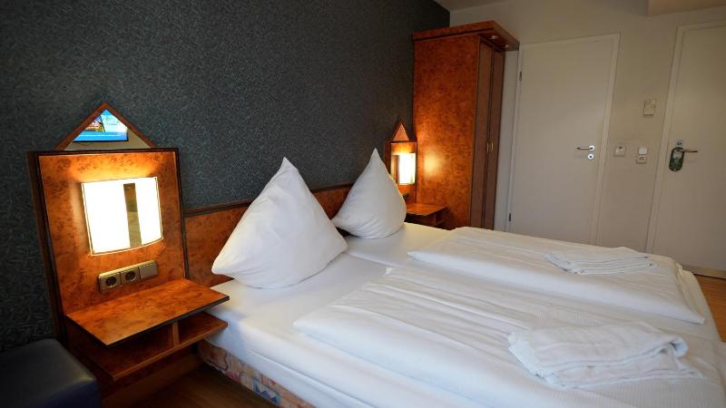 Business Double or Twin Room image 1