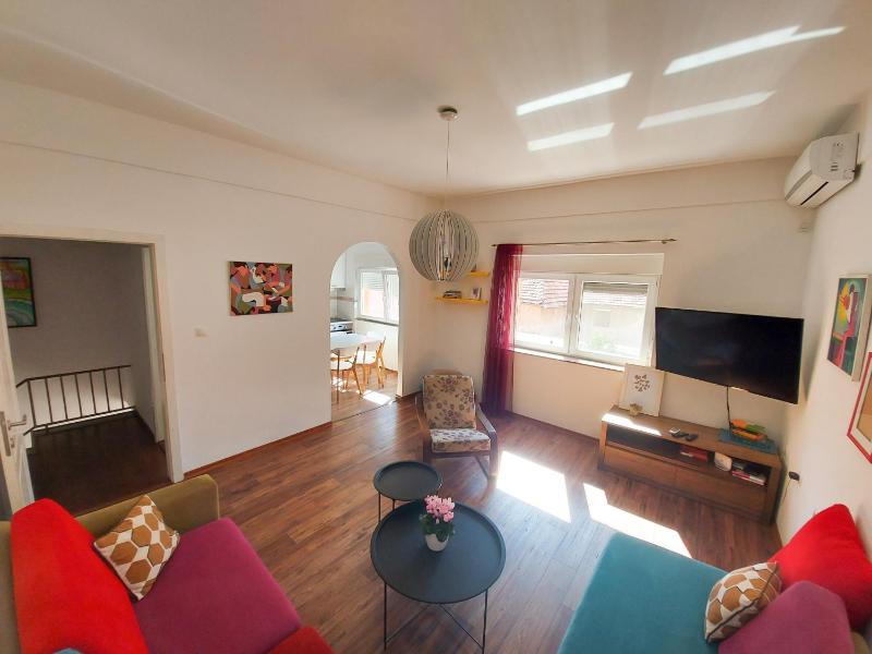 Deluxe Three-Bedroom Villa with Garden image 3