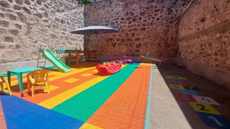 Deluxe Three-Bedroom Villa with Garden image 2