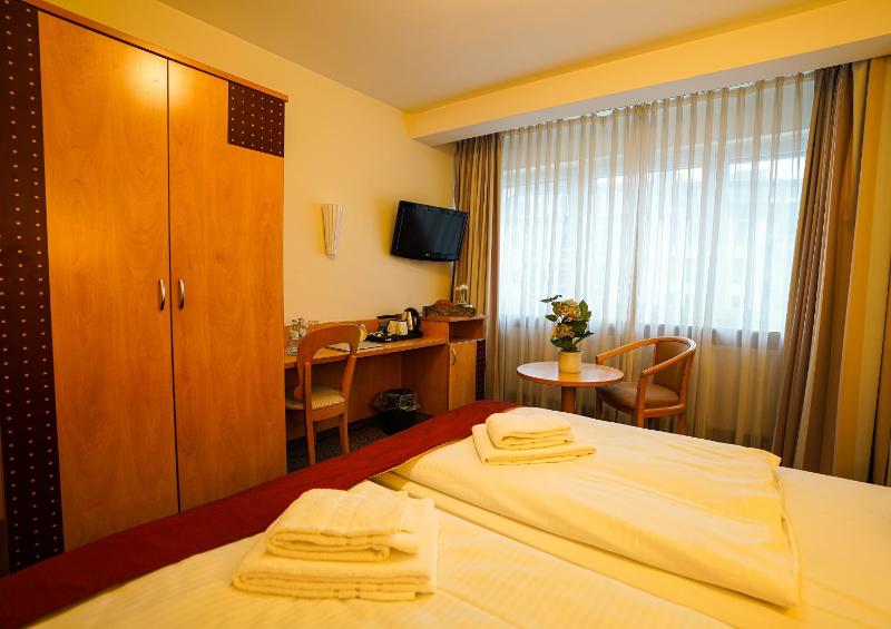 Business Double or Twin Room image 1