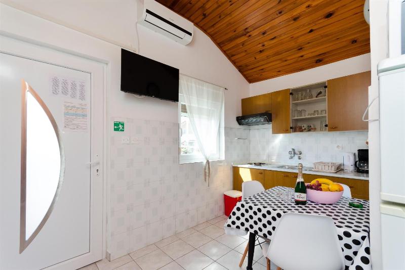 Apartments Milena - image 3
