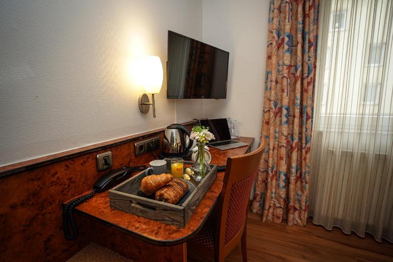 Business Double or Twin Room image 2