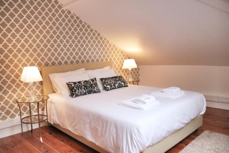 Standard Double Room with Shared Bathroom image 3