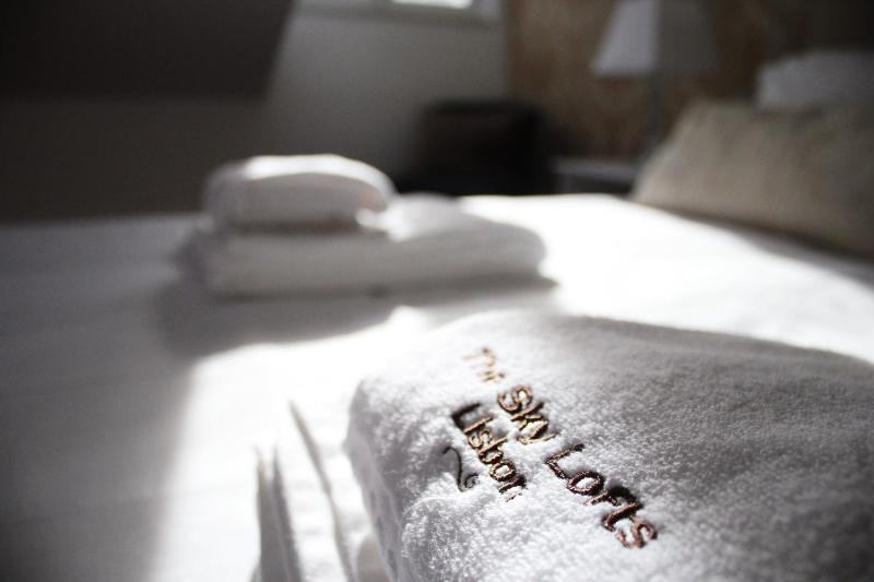Standard Double Room with Shared Bathroom image 2