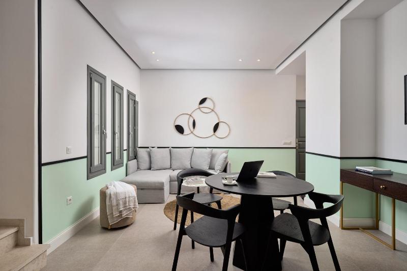 Maisonette Suite with Heated Plunge Pool & Sea View image 2