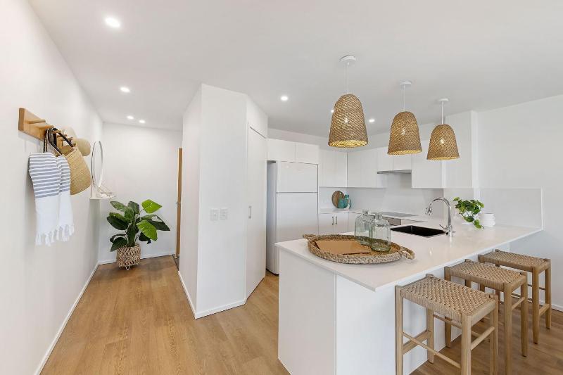 U2 Park Cres Modern & Stylish 2 bedroom apartment Close to Beach and Restaurants - image 5