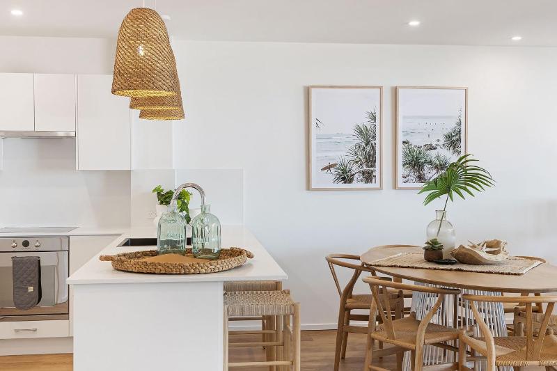 U2 Park Cres Modern & Stylish 2 bedroom apartment Close to Beach and Restaurants - image 9