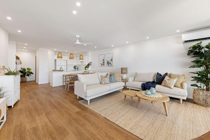 U2 Park Cres Modern & Stylish 2 bedroom apartment Close to Beach and Restaurants - image 3