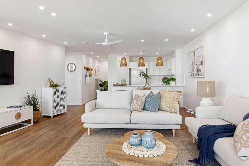 U2 Park Cres Modern & Stylish 2 bedroom apartment Close to Beach and Restaurants - image 4