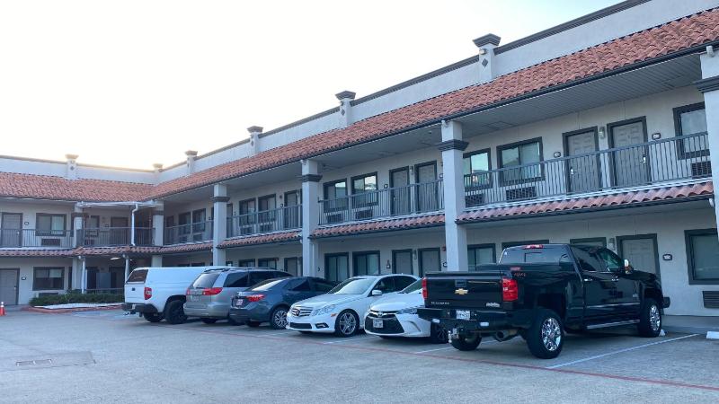 Island Suites Hobby Airport - image 22