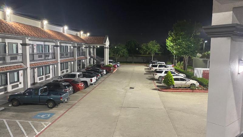 Island Suites Hobby Airport - image 7