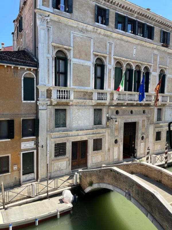 Double Room with Canal View image 2