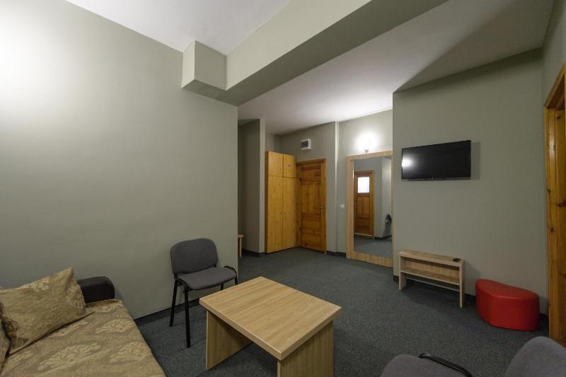 Standard Suite image 4