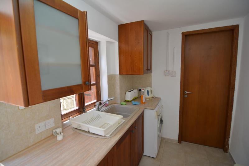 One-Bedroom Apartment image 4