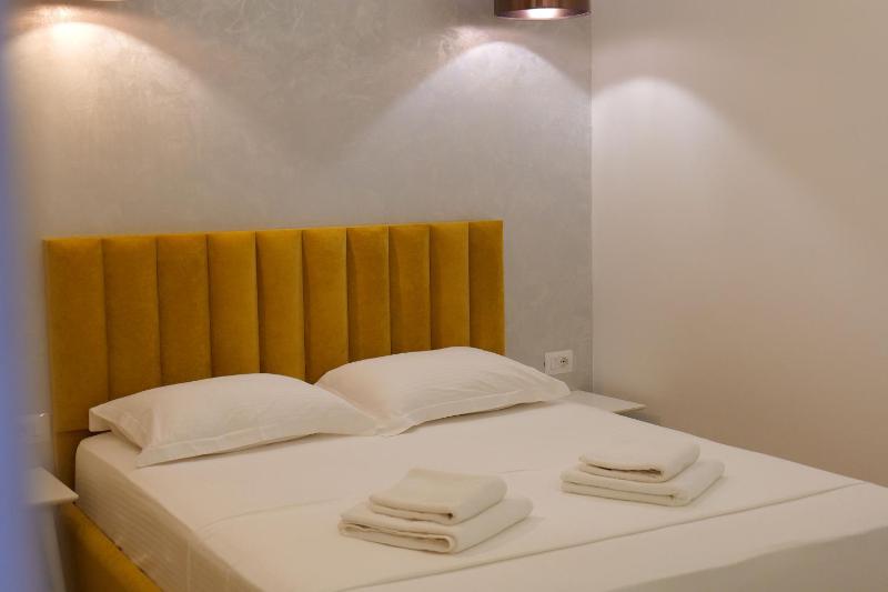 Triple Room with Balcony image 1