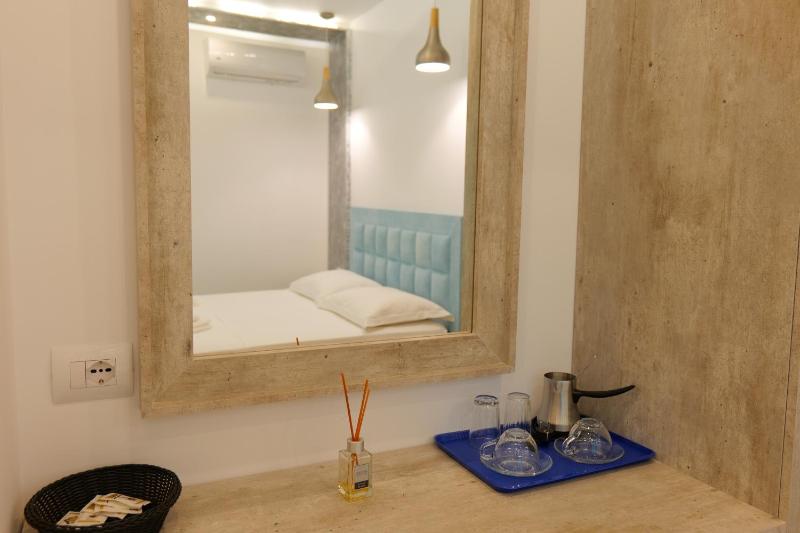 Double Room with Balcony image 4