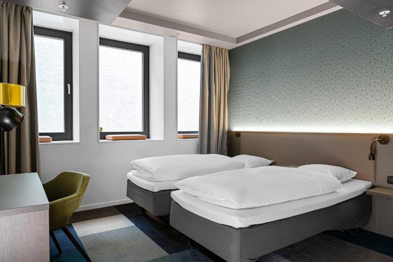 Twin Room image 2