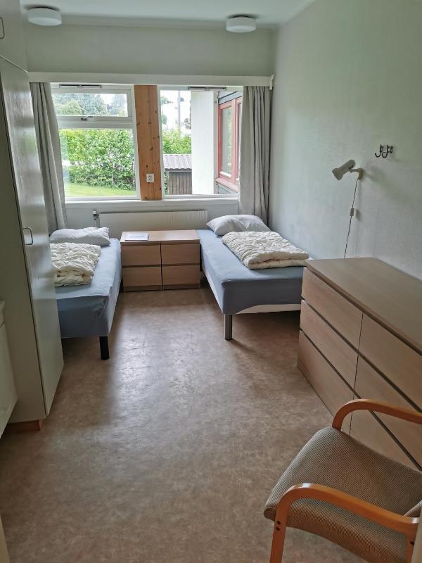 Twin Room with Shared Bathroom image 4