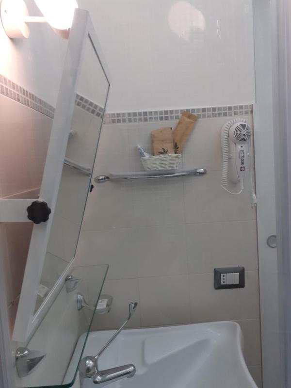 Single Room - Disability Access image 2