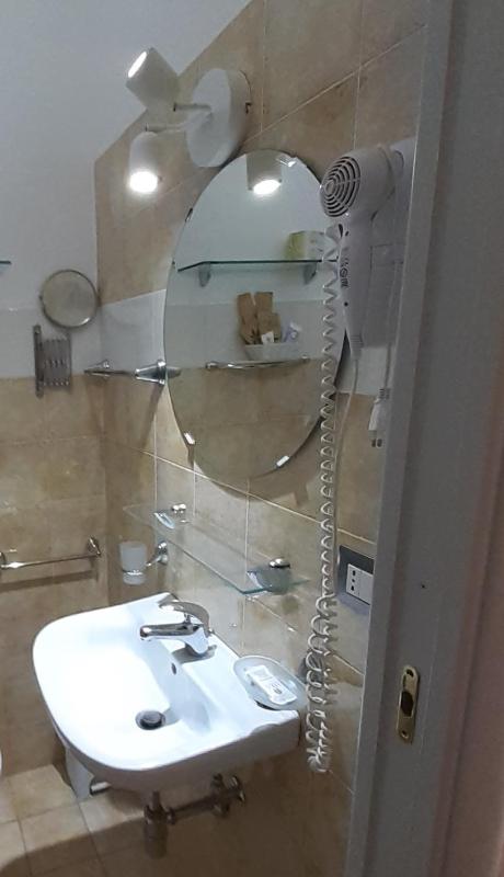 Double Room image 3