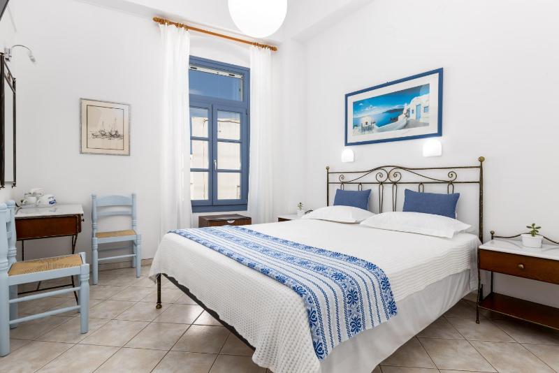 Standard Double Room image 3