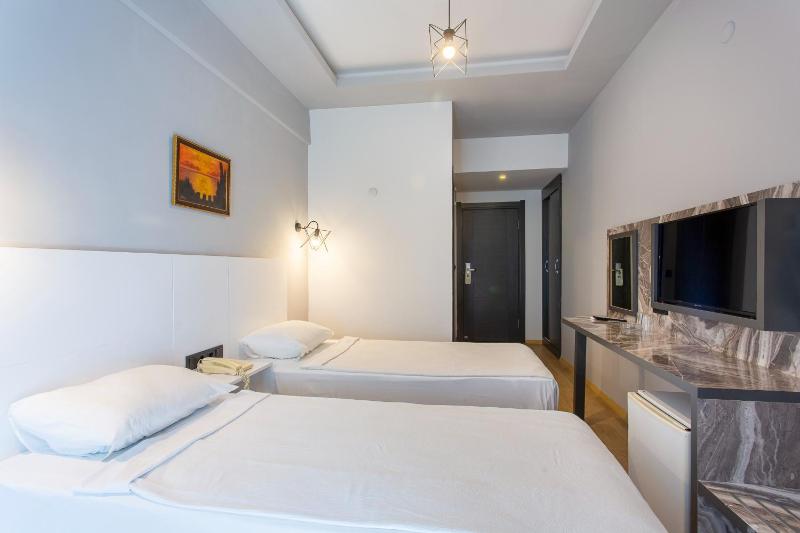 Budget Single Room image 4