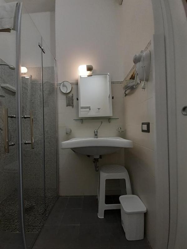 Single Room - Disability Access image 3