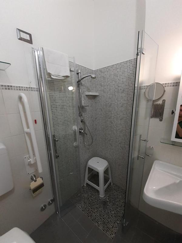 Single Room - Disability Access image 4