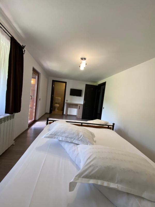 King Room with Balcony image 1