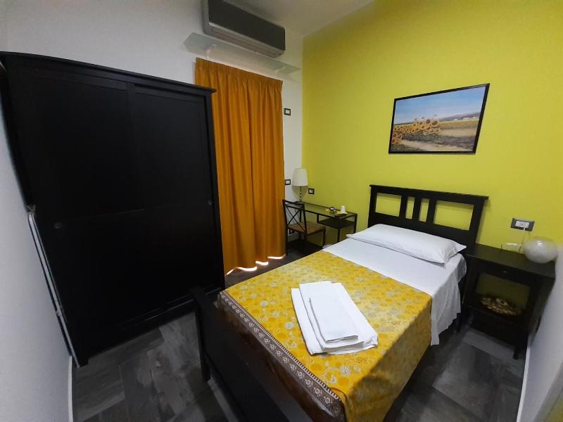 Single Room image 3
