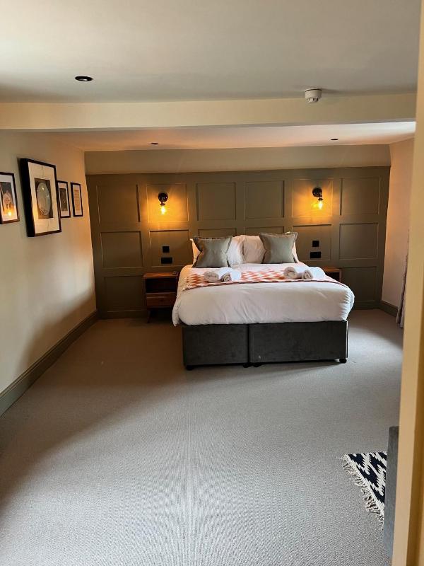 Deluxe King Room image 4