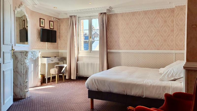 Double or Twin Room image 3