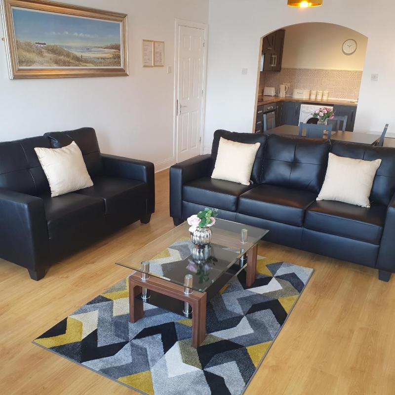One-Bedroom Apartment image 3