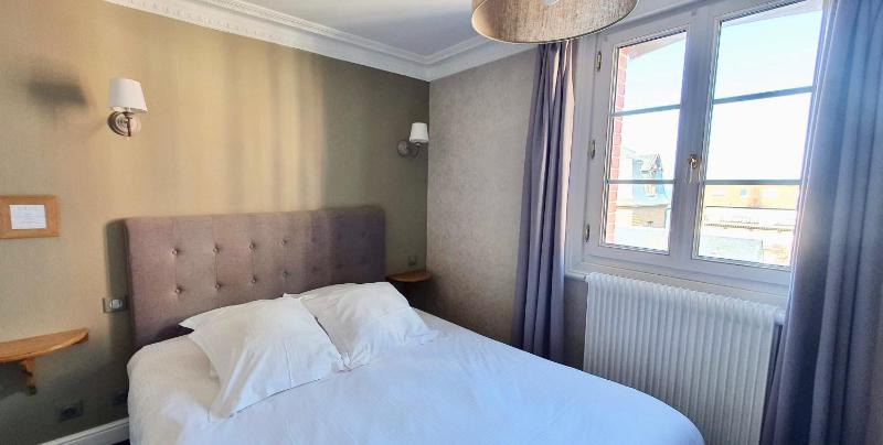 Double Room image 3
